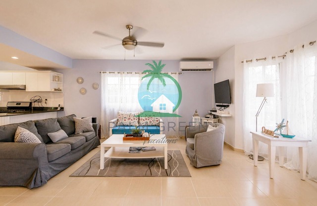 Cozy and Family-Friendly Villa with Pool, Close to Ocean