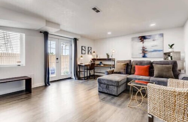 Cozy and modern suite /Dog Friendly /Home Office.!