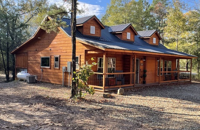 Cozy and peaceful family setting on the edge of Broken Bow