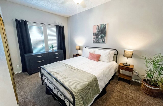 Cozy and Quiet, with Easy Access & Private Garage