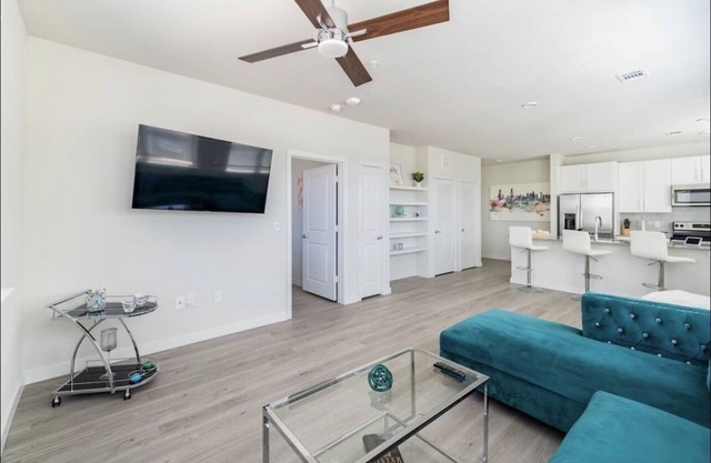 Cozy and stylish htx condo