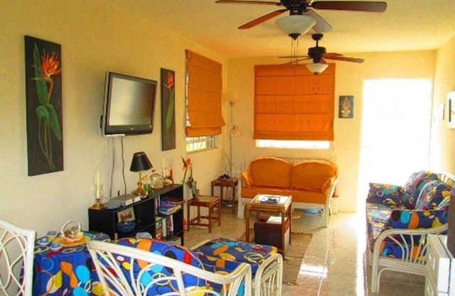 Cozy Apartment Close to Beach & Nightlife