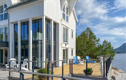 Cozy Apartment In Gurskøy With Sauna