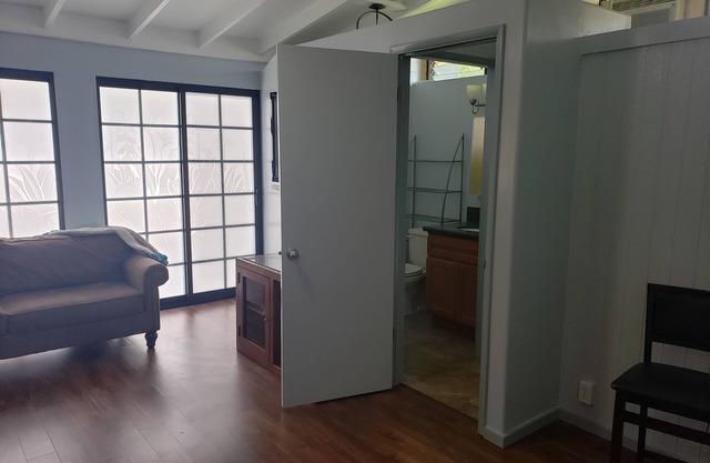 Cozy Apartment In Sought After Neighborhood of Olomana!