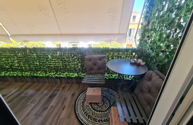 Cozy apartment next to tram and metro station, 1500 meters from Acropolis