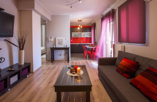 Cozy appartment with parking close to metro Ilioupoli