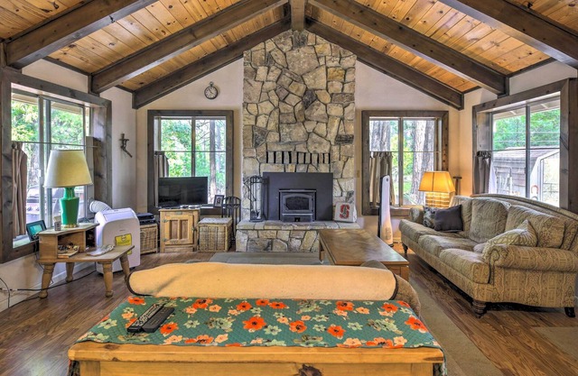 Cozy Arnold Hideaway Deck 
