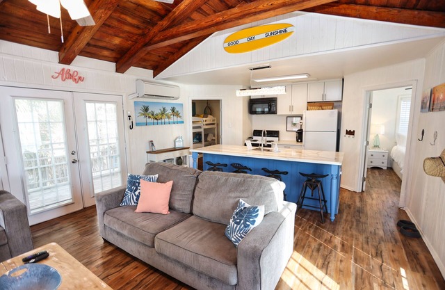 Cozy Beach House- 3 Minute Walk to Sunny Beach