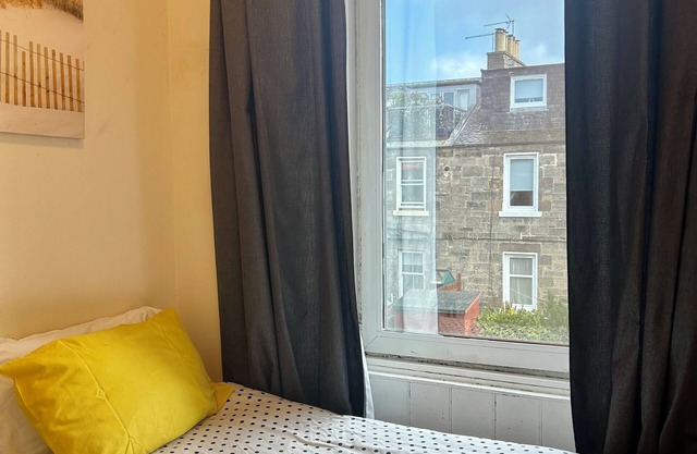 Cozy bedroom in Edinburgh city