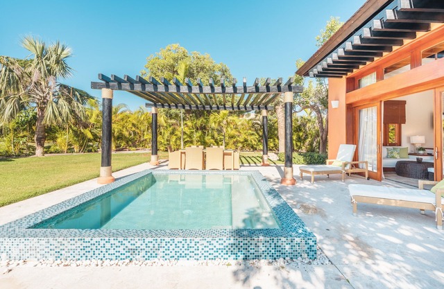 Cozy bungallow with pool at Green Village AA3