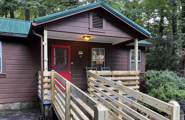 Cozy Cabin Pet and Accessible Friendly