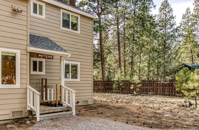 Cozy Cabin w/ Shared Pool & Tennis Courts - Near Town & Wilderness