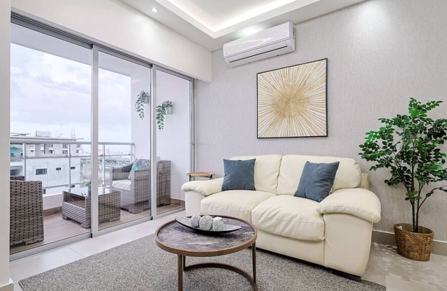 Cozy Centric 1BR Apt, King Bed