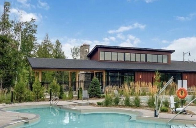 Cozy Chalet Steps to Village w/Private Hot Tub