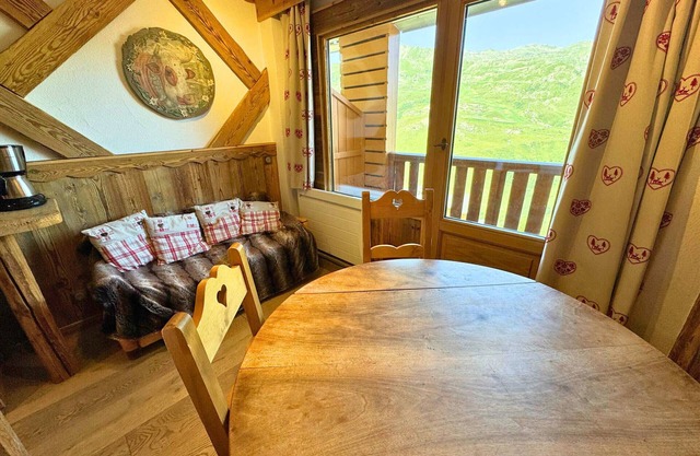 Cozy Chalet-Style Studio near Ski Slopes, 3 Flocons Or