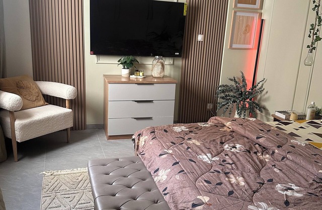 Cozy cocoon, magnificent guest room