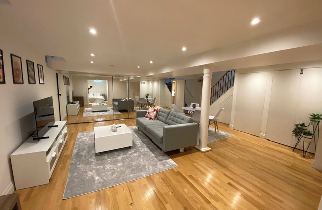 Cozy Comfort Private Basementn5 Minutes to Yonge and Clark Intersection