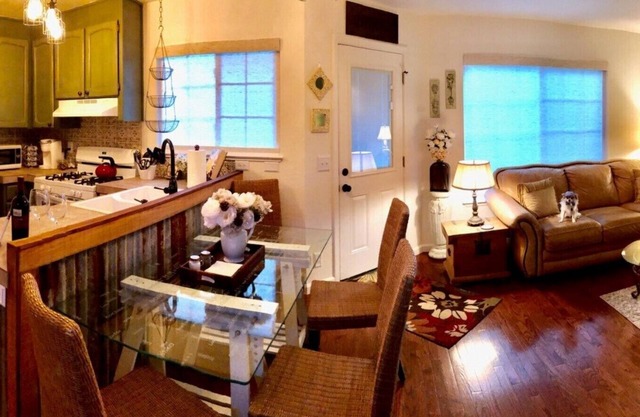 COZY condo located on Mill St. in downtown historic Grass Valley.