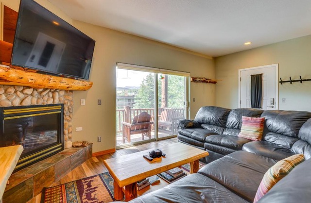 Cozy Condo with Views, 3 Mi to Winter Park Resort!