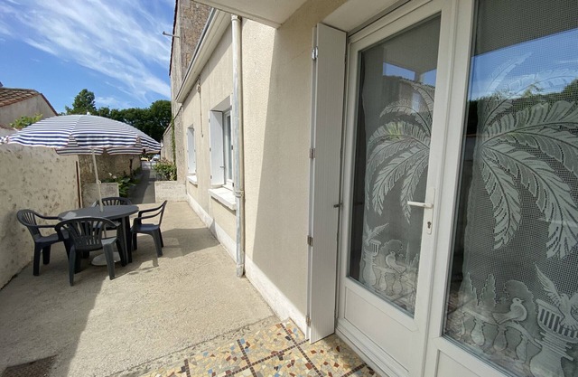 Cozy Cottage in Fouras - Steps from Beaches and Town Center