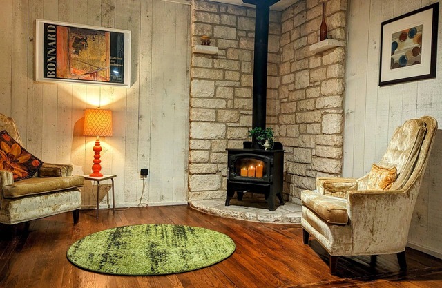 Cozy Cottage in Taylor TX