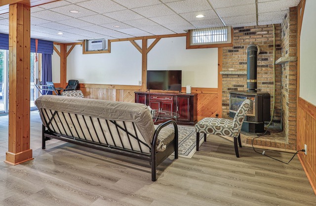 Cozy Cottage-like Apartment at the Heart of Thornhill!