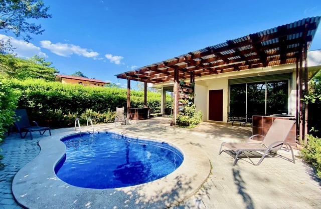 Cozy dog-friendly apt w/shared pool - close to Tamarindo
