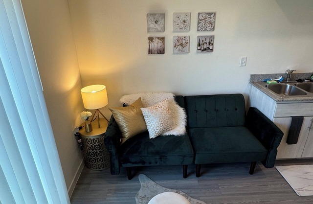 Cozy Downtown/Central Phoenix 1-bedroom Apt in delightful area fitness room, AC