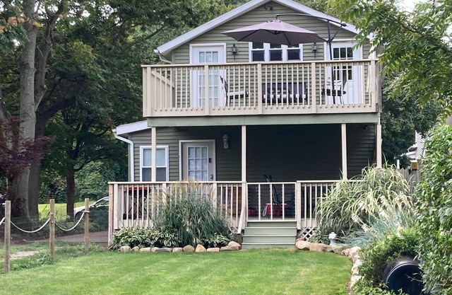 Cozy Downtown Erie home only 2 blocks from UPMC Hamot