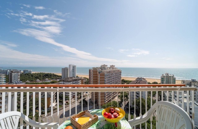 Cozy flat with shared pool near the beach
