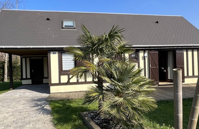 Cozy 3-Bedroom Chalet in Merville-Franceville, Close to Beach and Shops