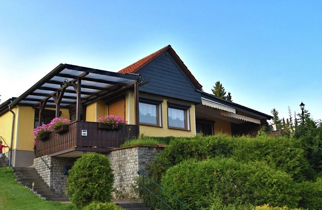 Cozy Holiday Home in Güntersberge with Lake View