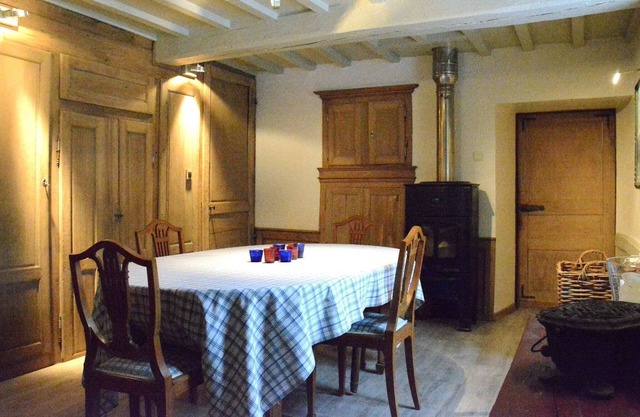 Cozy Holiday Home in Bièvre with Pond