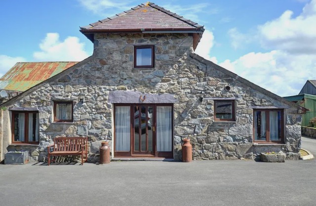 Cozy Holiday Home in Llanfaglan near Sea