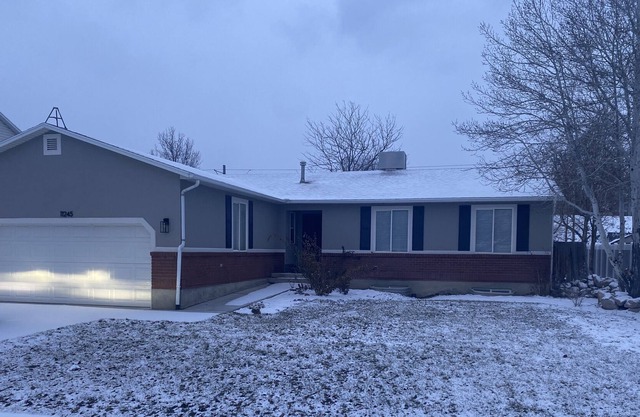 Cozy home 15 minutes away from downtown and easy access to freeway.