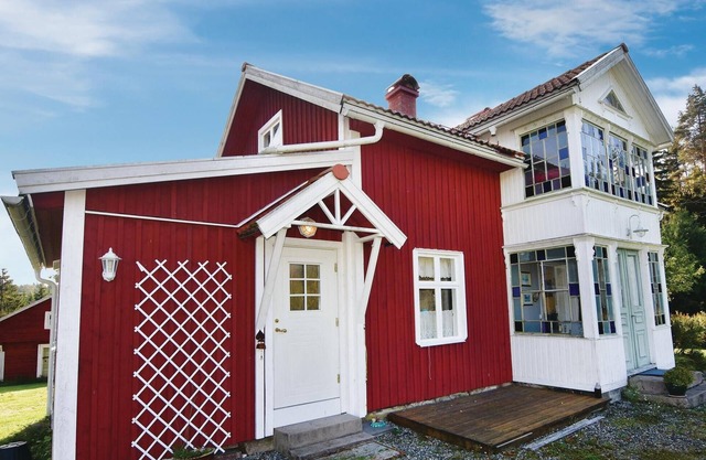 Cozy home in årjäng with kitchen