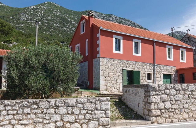 Cozy home in Bacina with house sea view