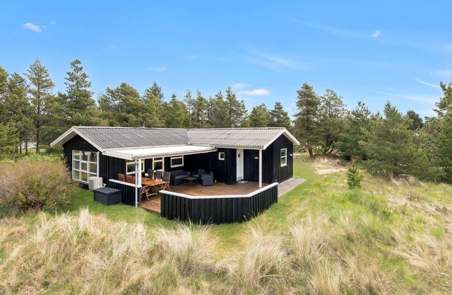 Cozy home in Blåvand with WiFi