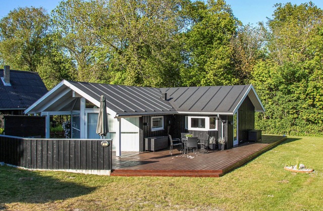 Cozy home in Frørup with kitchen