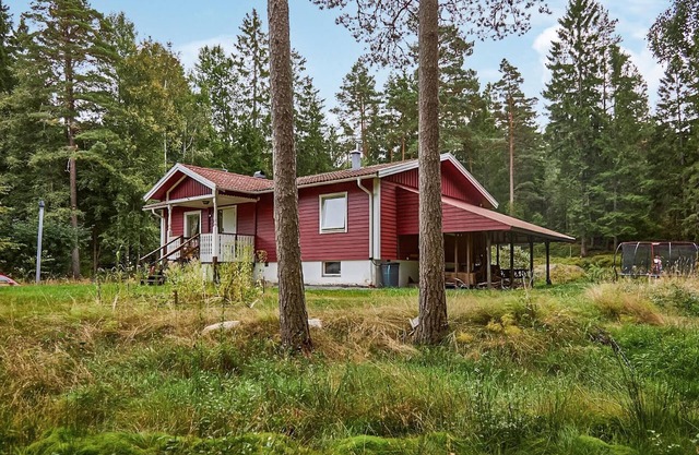 Cozy home in Henån with sauna