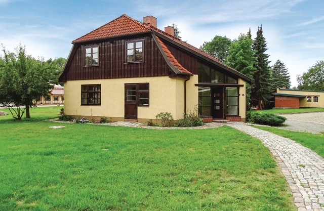 Cozy home in Kuhlen Wendorf with sauna