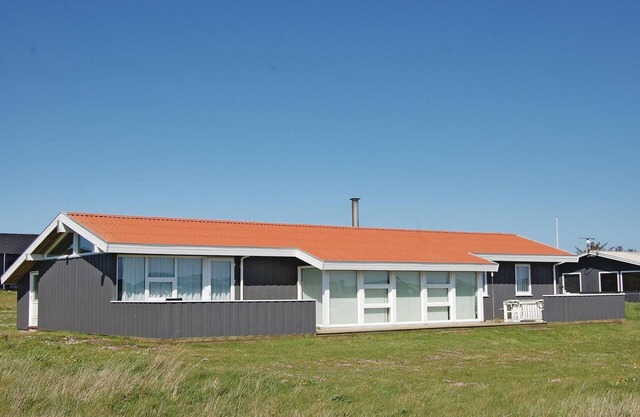 Cozy home in Løkken with kitchen