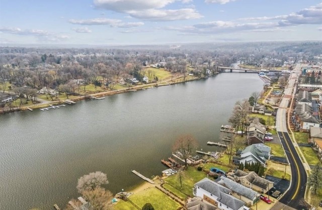 *Cozy home near downtown and fox river*