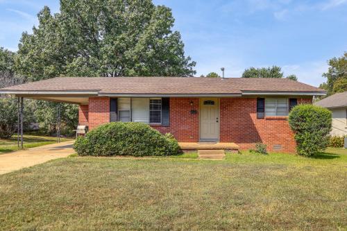 Cozy Home with Grill Walkable Oxford Location