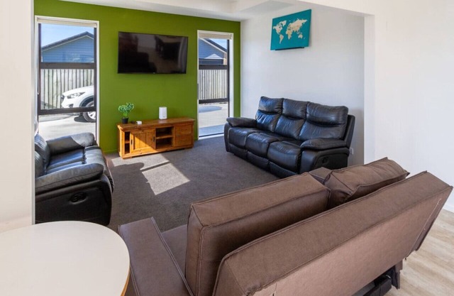 Cozy Hornby Bungalow with Garage