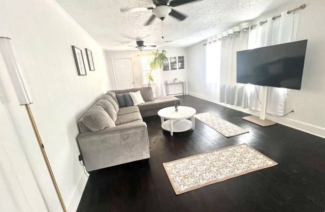 Cozy house in Columbia min from downtown,Fort Jackson, USC, Columbia airport.
