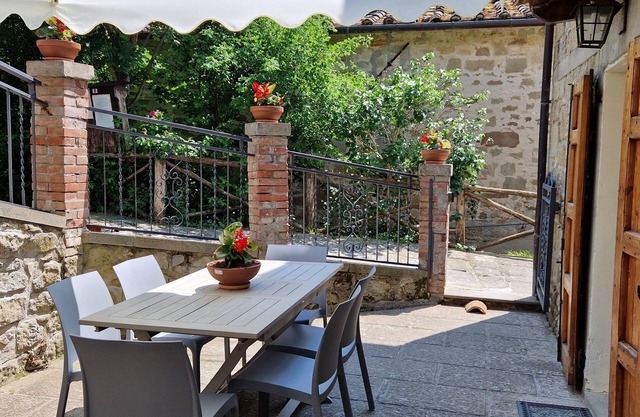 Cozy house in the ancient medieval village of Porciano