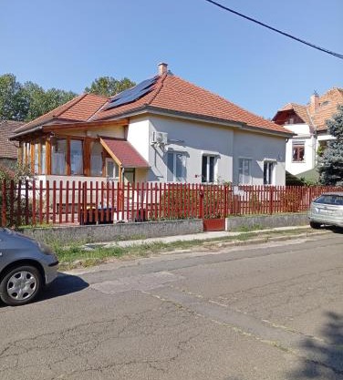 Cozy House with Garden and FreeParking