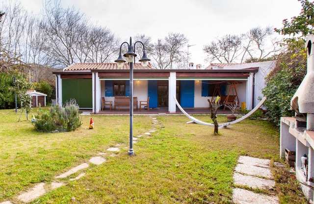 Cozy house within walking distance from the beach.Pets allowed