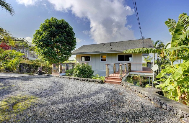Cozy Kona Coast Apt w/Lanai ~ 8 Miles to Beach!